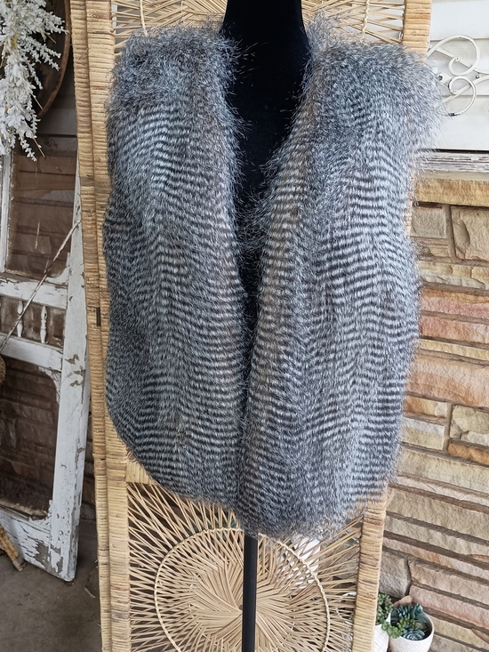 buttons Jackets & Blazers - Buttons Gray Faux Fur Vest_M